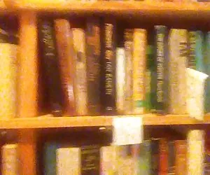 Adolescente atractivo atrapado masturbándose y obtiene una paliza