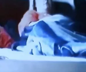 Desnuda y bambi, los dedos y el amor