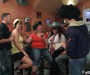 White Girls &amp; amp; Chicos negros