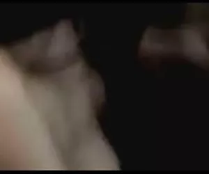 Cuatro CALIENTES muchachas del partido rubias consiguen loco en una orgía de Halloween
