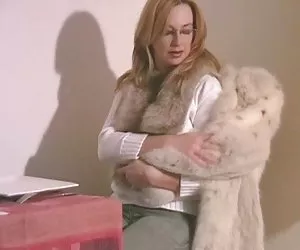 Coño Extrema se extiende con un consolador gigante