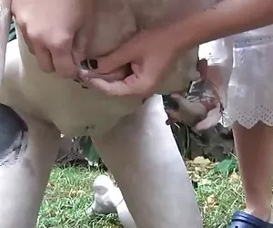 Deja tu mamá, mientras ella limpia tu casa... otra vez.