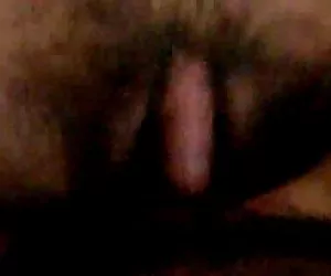 Chubby ex novia masturbando su húmedo coño chorreando