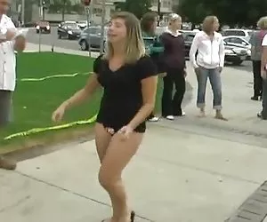 Chico indio lamiendo coño y capturarla desnuda caliente