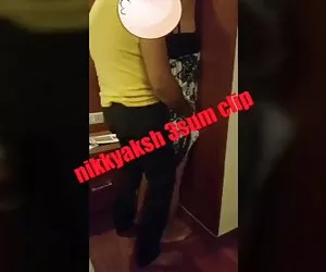 Trío con rubias en látex y medias